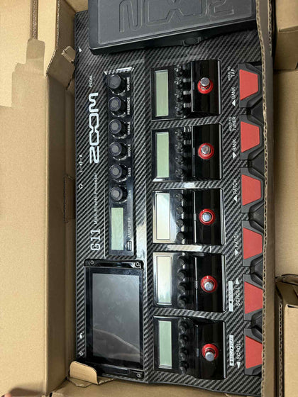 ZOOM G11 MULTI-EFFECT PROCESSOR