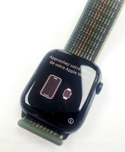 Apple Watch Series 8 GPS 45mm, Midnight Aluminium Case With band.