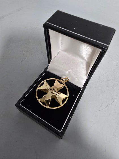 18CT Gold MALTESE CROSS Pendent 4.1G 25mm in Length