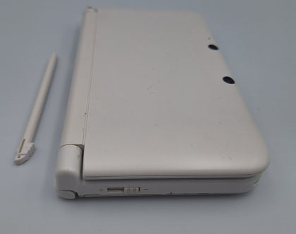 Nintendo 3DS XL handheld Console silver with original pen and charger unboxed