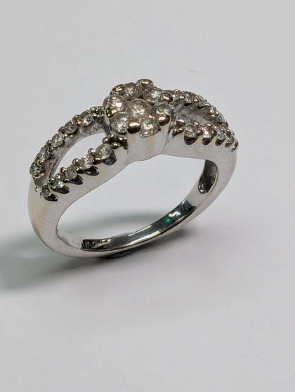 18CT WHITE GOLD DIAMOND RING PRESTON STORE