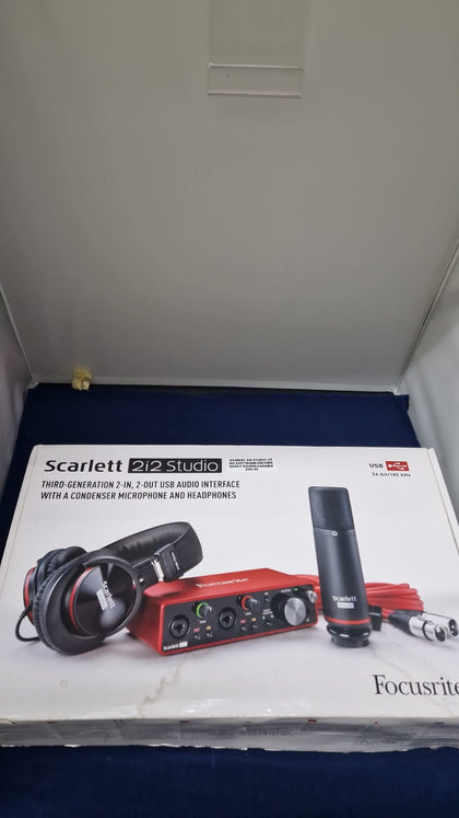 Focusrite Scarlett Solo Studio Bundle (3rd Gen), A