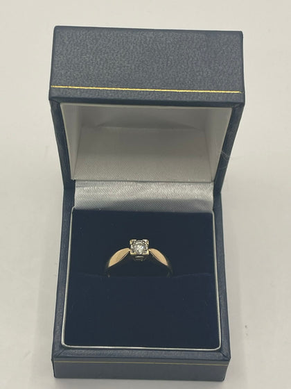 9ct Gold Ring With Clear Stone - L