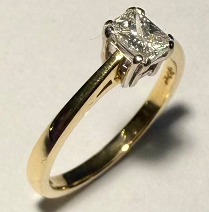 18CT Gold Diamond Ring Size N 1/2