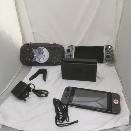 Switch Console, 32GB HAC-001-01 + Grey Joy-Con, Discounted***** LOOSE JOYCON AND RUBBER MISSING   SCRATCHES ON BACK