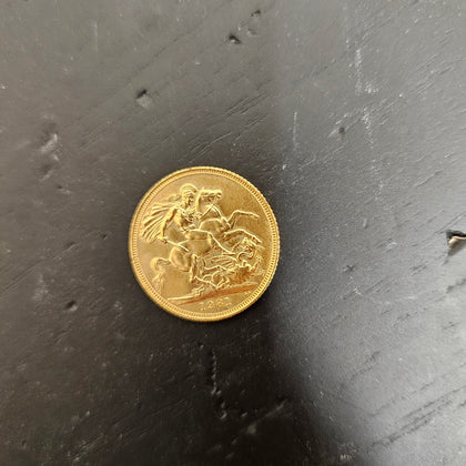 1981 Gold Sovereign Elizabeth II - Full