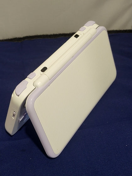 *BOOM* NEW 2DS XL Console, White & Lavender Complete with outer box & Charger