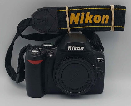 *BODY ONLY* Nikon D40 6m unboxed black with charger has marks on the outer case ref pic