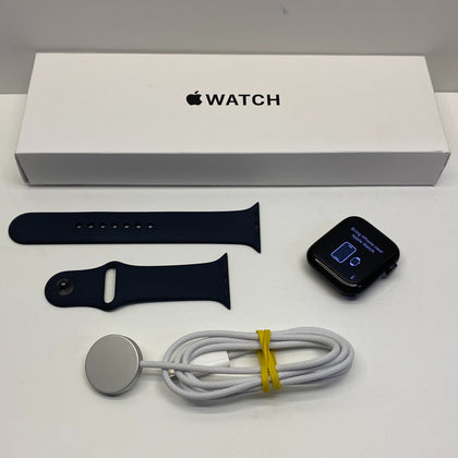 Apple Watch SE 3 44mm Midnight Aluminum Case Midnight Sports Band Boxed