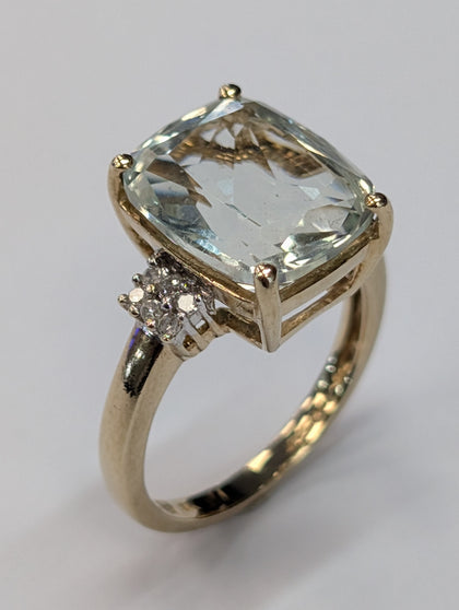9ct gold diamond ring with large CZ stone size L