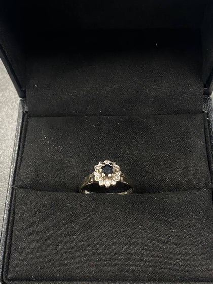 18k Gold Ring With Stones, 2.88g