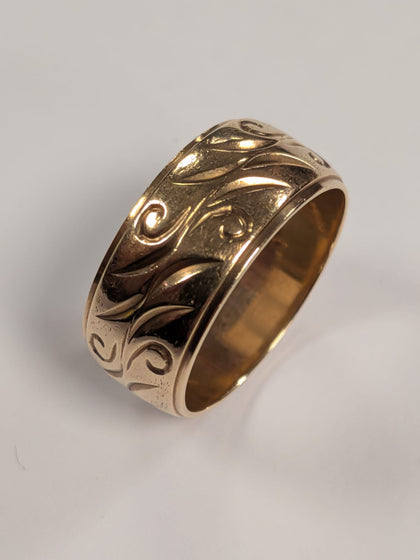 9ct Gold Patternd Band