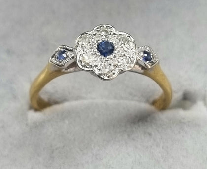 18ct Gold Daimond /Sapphire Daisy Ring 
