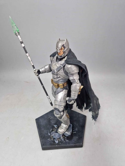 IRON STUDIOS ARMOURED BATMAN BATTLE DAMAGED *BOXED*.