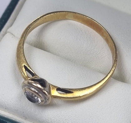 18ct Gold Diamond Ring Size 
