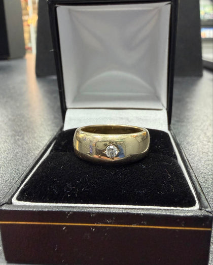 9ct Gold Wedding Band Ring, CZ Stone  (Size Q) 9.4g - Hallmarked