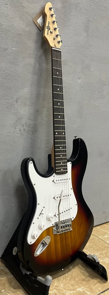 GEAR4MUSIC LEFT HANDED ELECTRIC GUITAR, STRATOCASTER BODY, SUNBURST DESIGN