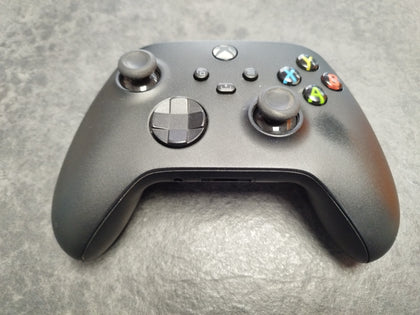 Xbox Wireless Controller - Carbon Black unboxed