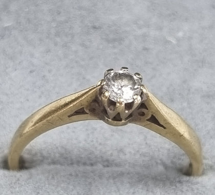 9ct Gold Diamond Ring Size 