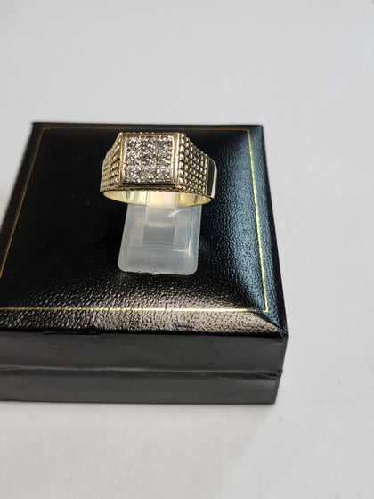 9ct Yellow Gold Ring with CZ Stones - Size W/X - 36.49g - Hallmarked