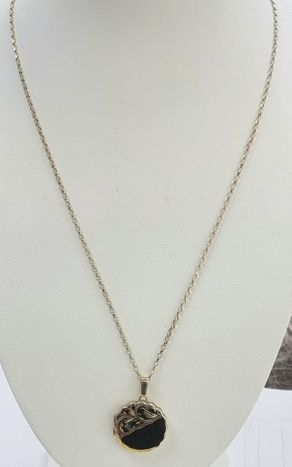 9ct Yellow Gold Chain with Locket 18