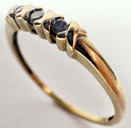 9ct yellow gold and diamond ring size V