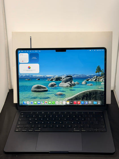 Macbook Air with m2 chip 512gb ssd a2681  13.6