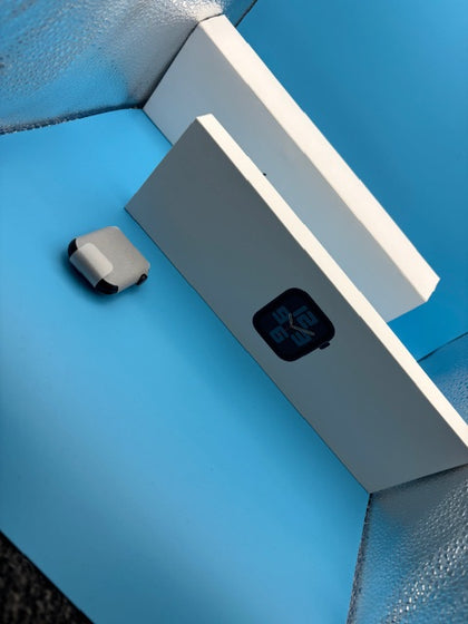 Apple Watch SE 2ND Gen Midnight 40mm Cellular- New