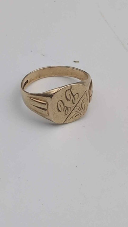 **20% OFF** 9ct Yellow Gold Vintage Men’s Signet Ring with Engraved Pattern – 4.93g – Size R – Classic Retro Style