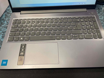 Lenovo IdeaPad Slim 3 15IAN8
