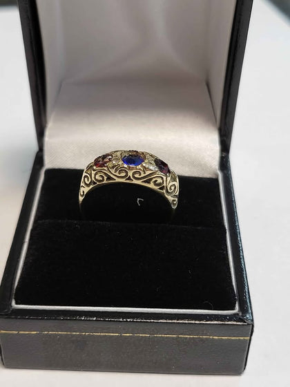 9ct Yellow Gold Ring with Blue and Red Stones - Size N - 2.5g