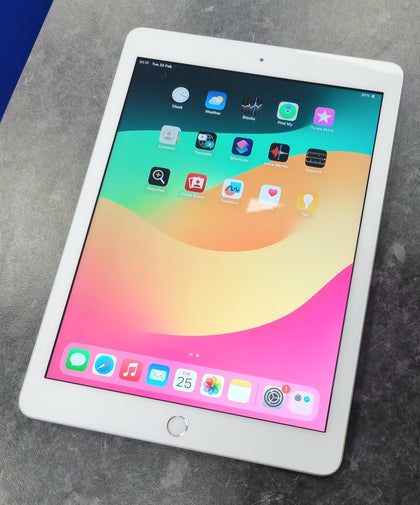Apple iPad 9.7-inch 32GB Wi-Fi Only - Silver (2018, 6th Generation)