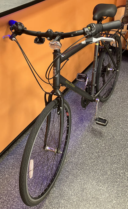 ** Collection Only ** Raleigh Pioneer Hybrid Bike ** Frame Size: 18 **