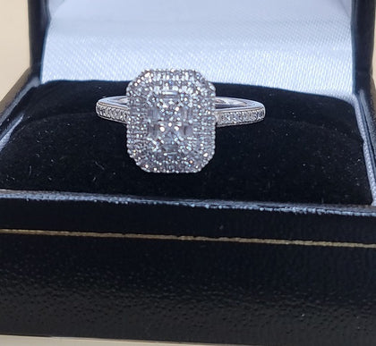 Stunning 18ct White gold Ring With Clear Stones - 3.49G - Size J - Hallmarked