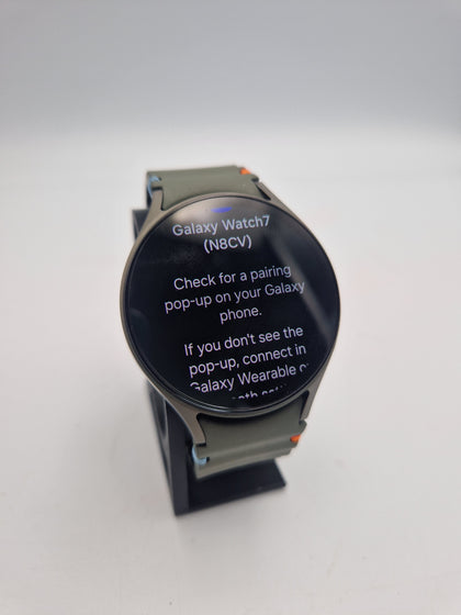 Samsung Galaxy Watch7 44mm BT with green rubber strap and original box