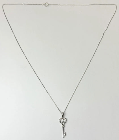 9ct white gold necklace with key pendant 18
