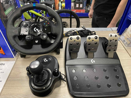 Logitech G923 Racing Wheel, Pedals and manual shifter for xbox