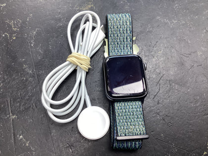 Apple - Apple Watch Nike SE GPS Cellular 40mm Space Gray Aluminum Case with Anthracite/Black Nike Sport Band - Space Gray - MYYU2LL/A - 190199825659