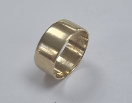 9ct gold ring size M
