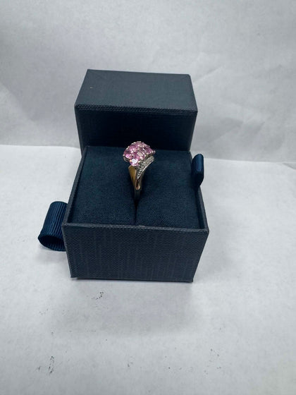 2.4g 9ct White Gold Ring with Pink Stones - Size R - **Hallmarked**