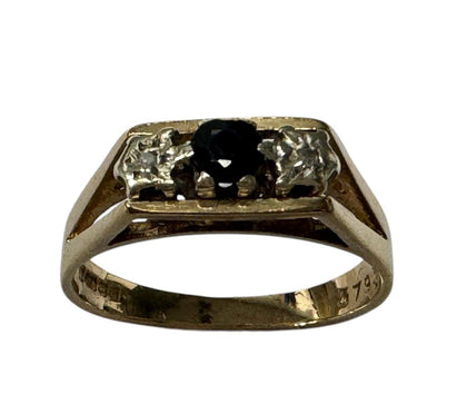 9ct Gold Ring set with Single Dark Blue Stone and 2 Clear Stones
