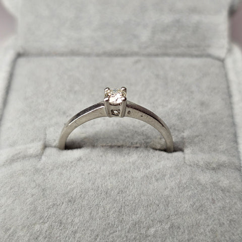 9ct white gold solitaire diamond ring N 1/2
