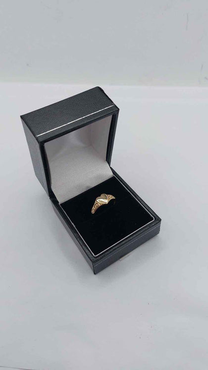 9ct Yellow Gold Ladies Ring With Heart - 1.16 Grams - Size L.