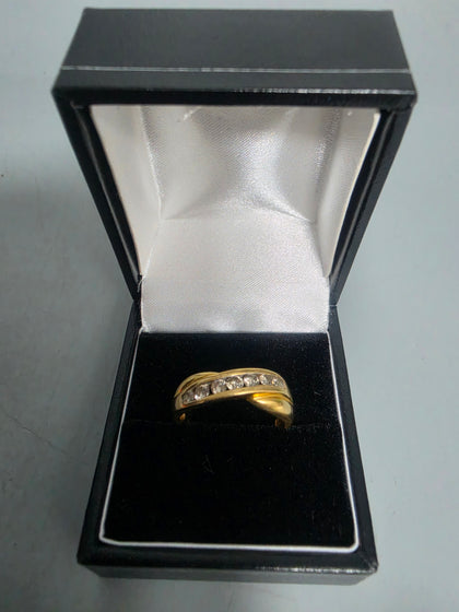 18CT Gold Ring With Stones 4.3G