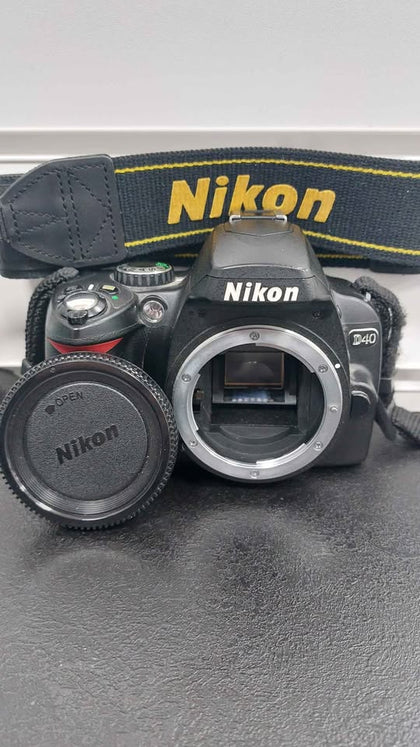 *BODY ONLY* Nikon D40 6m unboxed black with carry case and charger has marks on the outer case ref pic