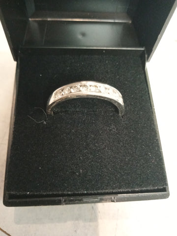 18 Karat white gold ring