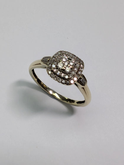9CT GOLD DIAMOND CLUSTER RING