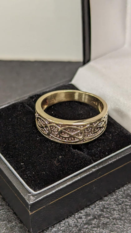 375 W/DIA HALLMARKED, YELLOW GOLD, STUDDED SNAKE PATTERNERN RING SIZE U 6.3 GRAM BOXED