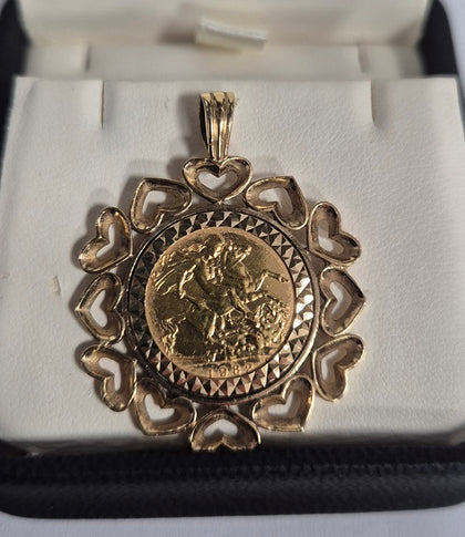 22ct 1982 Half sovereign - In 9ct Mount - Total 9.16G. Hallmarked