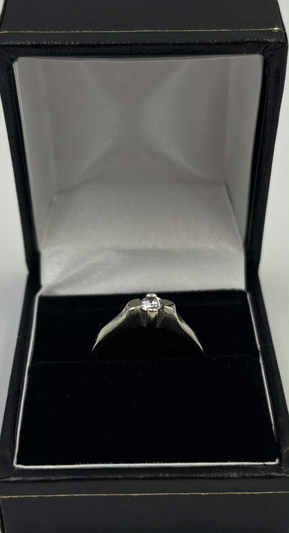 585 14ct 3g White Gold size O with box